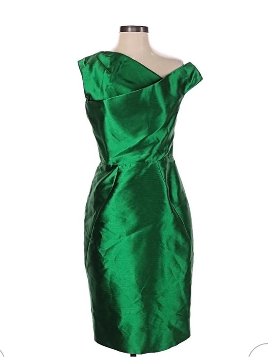 Lela Rose Dresses & Skirts - Lela Rose Emerald Assymetrical Sheath Dress
